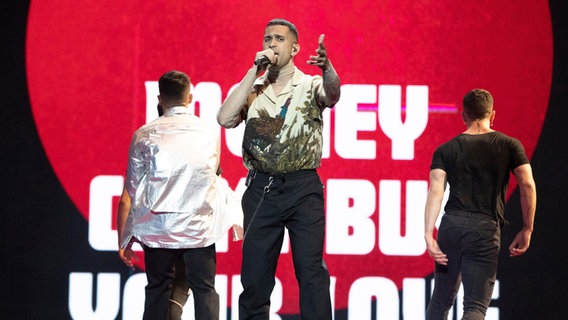 Für Italien steht Mahmood mit "Soldi" auf der ESC-Bühne. © eurovision.tv Foto: Andres Putting