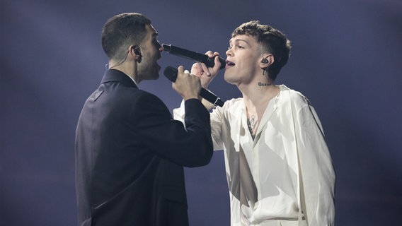 Mahmood & Blanco (Italien) mit "Brividi" auf der Bühne in Turin. © eurovision.tv/EBU Foto: Corinne Cumming