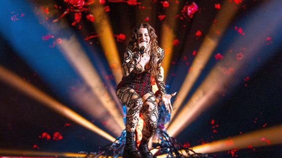 Angelina Mango aus Italien auf der ESC-Bühne in Malmö. © EBU Foto: Corinne Cumming