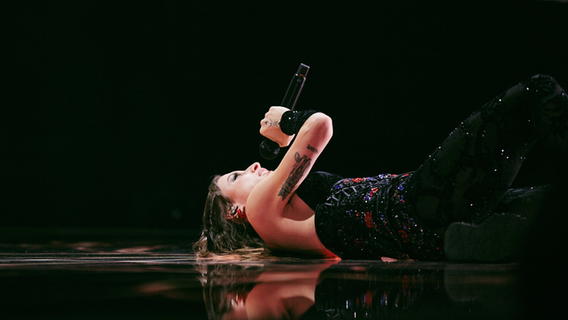 Angelina Mango aus Italien auf der ESC-Bühne in Malmö. © EBU Foto: Alma Bengtsson