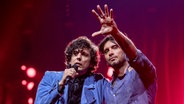 Ermal Meta und Fabrizio Moro auf der Bühne © NDR Foto: Rolf Klatt