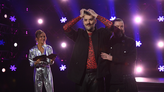 Rea Garvey mit Floryan, dem Gewinner von "Ich will zum ESC! - Die Entscheidung!" © NDR Foto: André Kowalski