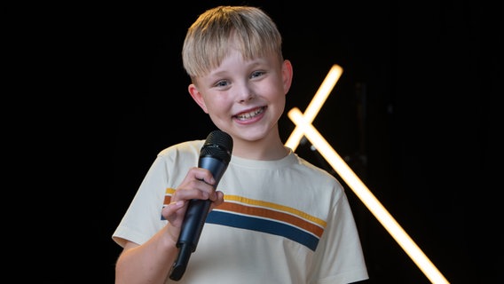 Bjarne, Deutschlands Junior-ESC-Kandidat 2024. © NDR Foto: Aaron Moser