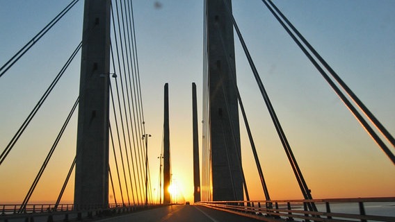 Die Öresundbrücke verbindet Dänemark und Schweden © NDR Foto: Oliver Klebb