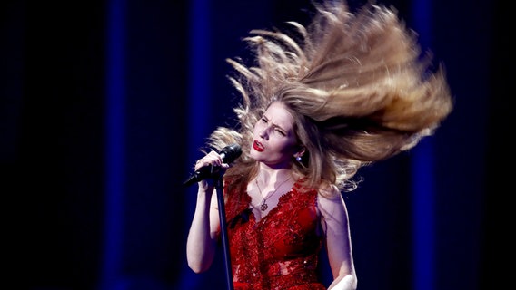 Laura Rizzotto auf der Bühne in Lissabon. © eurovision.tv Foto:  Andres Putting