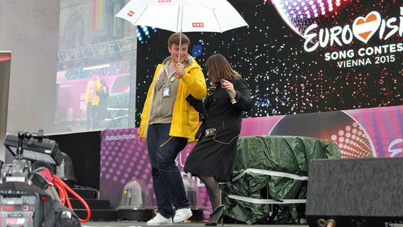 Lisa Angell  im Konzert im Eurovillage vor dem Wiener Rathaus © NDR Foto: Lisa Knittel