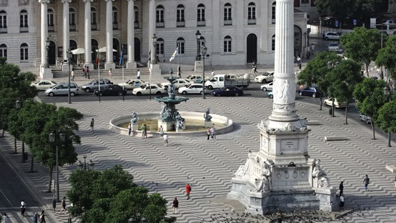 Der Praça de D. Pedro IV oder auch Rossio genannte Platz in Lissabon. © www.visitlisboa.com 