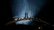 Ieva Zasimauskaitė mit ihrem Mann Marius Kiltinavičius auf der Bühne in Lissabon. © eurovision.tv Foto: Thomas Hanses