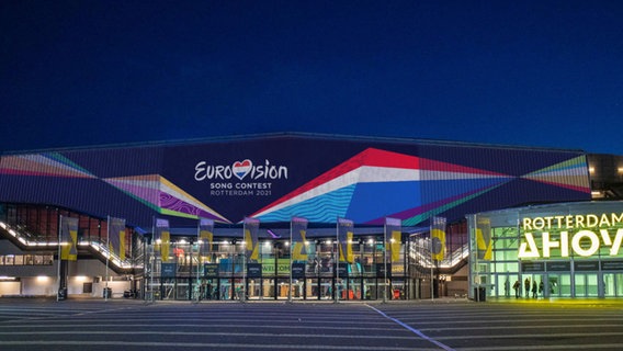 Die Ahoy Arena in Rotterdam mit dem Logo des ESC 2021. Die Ahoy Arena in Rotterdam mit dem Logo des ESC 2021. Foto: NPO/NOS/AVROTROS