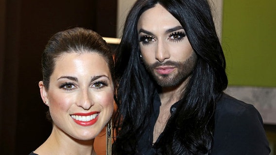 Ann Sophie und Conchita Wurst nebeneinander © Mairena Torres Schuster/ NDR Foto: Mairena Torres Schuster