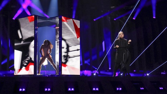 Christabelle auf der ESC-Bühne in Lissabon. © eurovision.tv Foto: Andres Putting