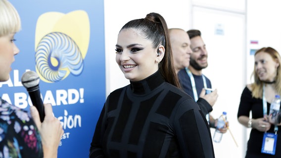 Christabelle bei der Ankunft in der Altice Arena in Lissabon. © eurovision.tv Foto: Andres Putting