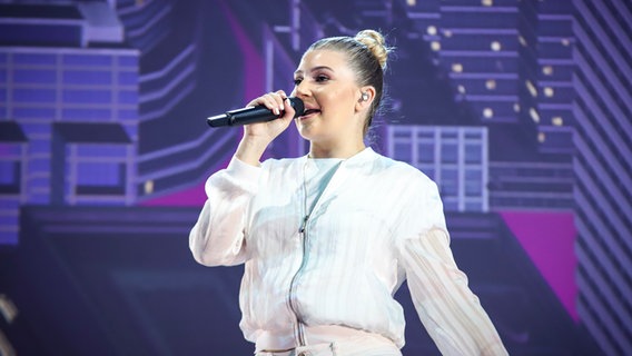 Für Malta steht Michela mit "Chameleon" auf der ESC-Bühne. © eurovision.tv Foto: Thomas Hanses