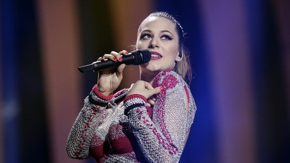 Eye Cue auf der Bühne in Lissabon. © eurovision.tv Foto: Thomas Hanses