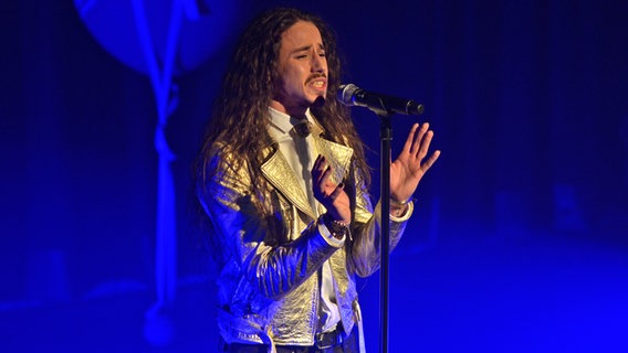 Der Pole Michal Szpak auf der Bühne in Amsterdam bei Eurovision in Concert © NDR Foto: Patricia Batlle