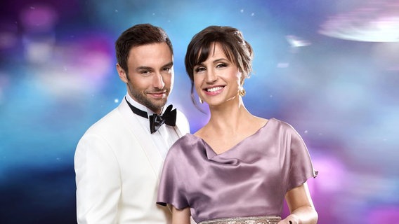 Die Moderatoren des ESC 2016 - Måns Zelmerlöw und Petra Mede © Janne Danielsson/SVT 