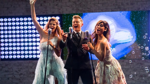 Małgorzata Tomaszewska, Rafał Brzozowski und Ida Nowakowska-Herndon, die Moderatoren des Junior ESC 2020.  Foto: TVP