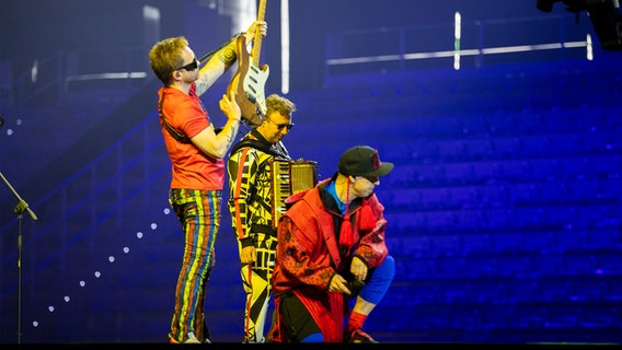 Zdob și Zdub & Fraţii Advahov für Moldau mit "Trenuleţul" auf der Bühne in Turin. © eurovision.tv/EBU Foto: Andres Putting