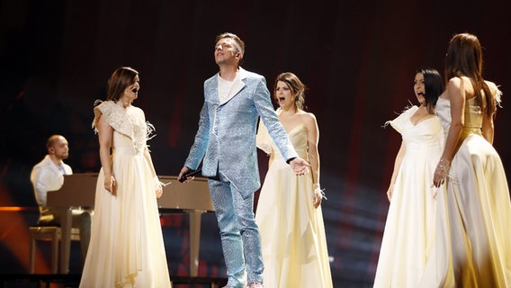Vanja Radovanović auf der Bühne in Lissabon. © eurovision.tv Foto: Andres Putting