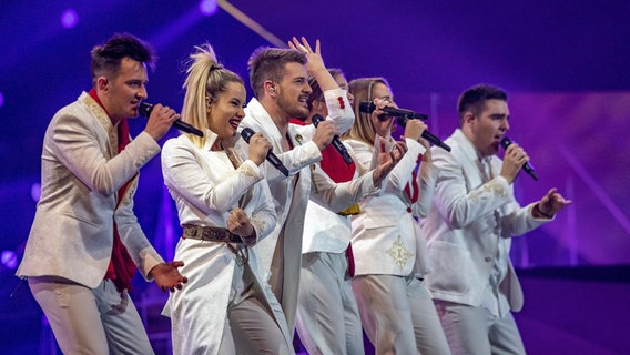 Für Montenegro steht D mol mit "Heaven" auf der ESC-Bühne. © eurovision.tv Foto: Andres Putting