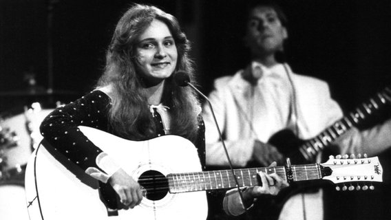 Die Sängerin Nicole sing beim ESC 1982 ihr Lied "Ein bisschen Frieden" © picture alliance / Lehtikuva Oy/dpa Foto: Lehtikuva Oy