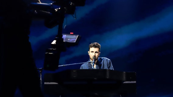 Für Niederlande steht Duncan Laurence mit "Arcade"  auf der ESC-Bühne. © eurovision.tv Foto: Thomas Hanses