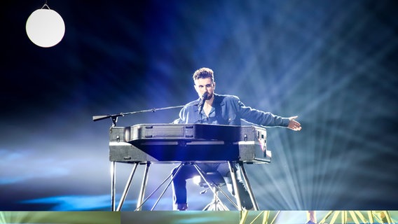 Für Niederlande steht Duncan Laurence mit "Arcade"  auf der ESC-Bühne. © eurovision.tv Foto: Thomas Hanses