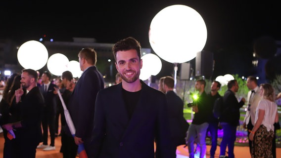 Duncan Laurence auf dem roten Teppich am Habima Square. © eurovision.tv Foto: Thomas Hanses