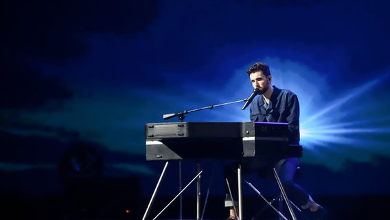 Für Niederlande steht Duncan Laurence mit "Arcade"  auf der ESC-Bühne. © eurovision.tv Foto: Thomas Hanses