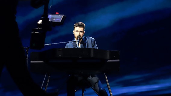 Für Niederlande steht Duncan Laurence mit "Arcade"  auf der ESC-Bühne. © eurovision.tv Foto: Thomas Hanses