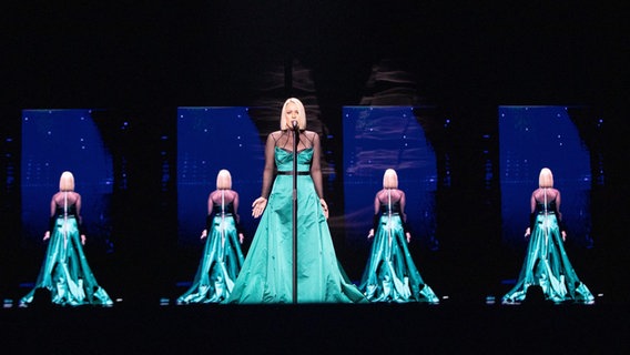 Für Nordmazedonien steht Tamara Todevska mit "Proud"  auf der ESC-Bühne. © eurovision.tv Foto: Andres Putting