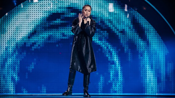 Andrea	 (Nordmazedonien) mit "Circles" auf der Bühne in Turin. © eurovision.tv/EBU Foto: Nathan Reinds