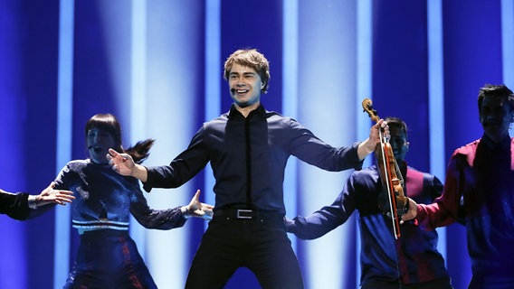 Alexander Rybak auf der Bühne in Lissabon. © eurovision.tv Foto: Andres Putting