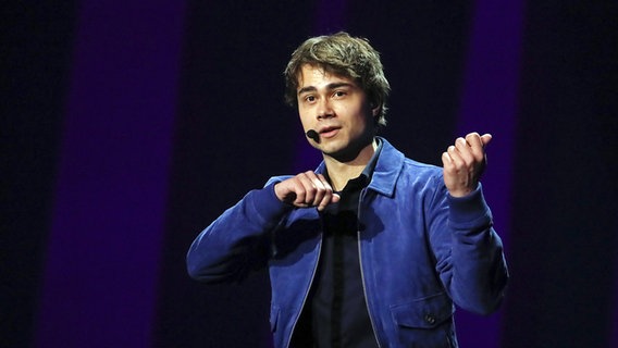 Alexander Rybak auf der Bühne in Lissabon. © eurovision.tv Foto: Andres Putting