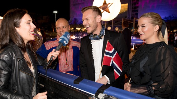 Die Band KEiiNO aus Norwegen auf dem roten Teppich beim ESC 2019 in Tel Aviv.  Foto: Claudia Timmann