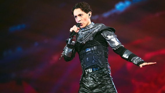 Kyle Alessandro auf der Bühne für Norwegen in der St. Jakobshalle © Eurovision.tv/ EBU Foto: Alma Bengtsson