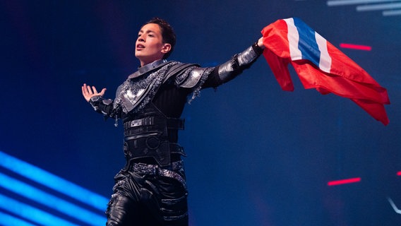 Kyle Alessandro bei der Flaggenparade ESC Finale © eurovision.tv/EBU Foto: Corinne Cumming