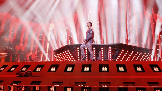 Cesár Sampson bei Proben auf der Bühne der Altice Arena in Lissabon © Eurovision TV/Andres Putting Foto: Andres Putting