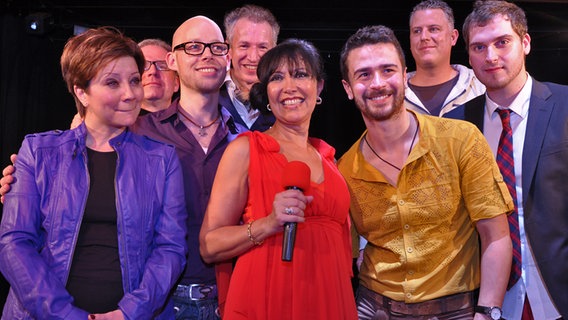 Die Gäste des OGAE-Fanclubtreffens 2013 in München in der ersten Reihe: Friderika Bayer (von links), Sandra Reemer, Pasha Parfeny und Tom Dice © NDR/Patricia Batlle 