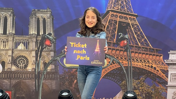 Pauline, die Gewinnerin des Junior-ESC-Vorentscheids 2021 mit dem Ticket nach Paris. © KiKA Foto: Jacqueline Kupey