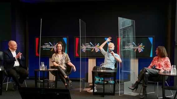 ARD Unterhaltungskoordinator Thomas Schreiber, Moderatorin Alina Stiegler, ESC-Kandidat Jendrik und Head of Delegation Alexandra Wolfslast. © NDR Foto: Hendrik Lüders