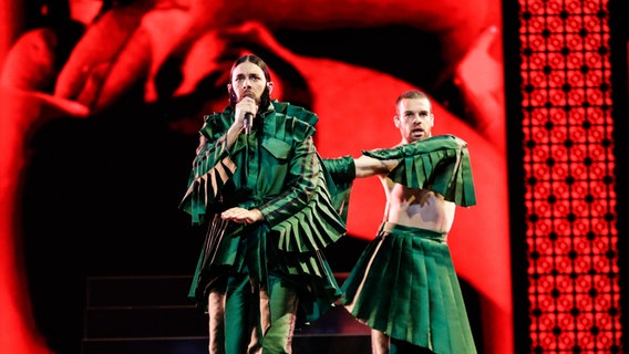 Für Portugal steht Conan Osíris mit "Telemóveis" auf der ESC-Bühne. © eurovision.tv Foto: Thomas Hanses