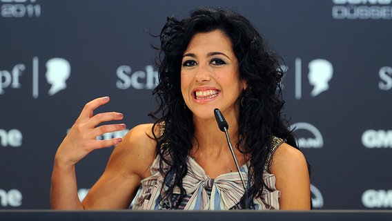 Lucía Pérez aus Spanien bei der Pressekonferenz nach ihrer zweiten Probe.  