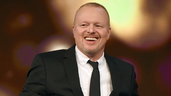 Stefan Raab auf der Bühne der Gala zur Verleihung des Deutschen Comedypreises am 20.10.2015 in Köln © DAP Picture Alliance Foto: Henning Kaiser