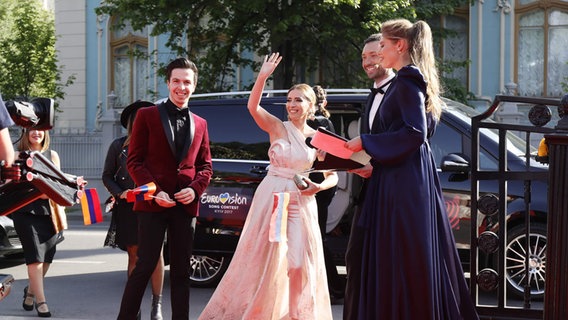 Artsvik aus Armenien auf dem roten Teppich bei der Eröffnungszeremonie zum ESC in Kiew. © Eurovision.tv Foto: Andres Putting