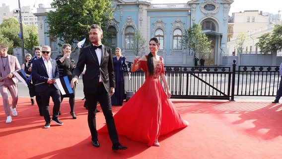 Koit Toome & Laura aus Estland auf dem roten Teppich bei der Eröffnungszeremonie für den ESC in Kiew. © Eurovision.tv Foto: Andres Putting