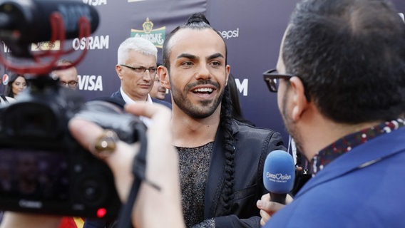 Slavko Kalezić aus Montenegro auf dem roten Teppich bei der Eröffnungszeremonie für den ESC in Kiew. © Eurovision.tv Foto: Andres Putting