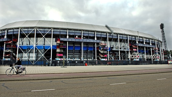 Das Stadion De Kuip - Heimspielstätte von Feyenoord Rotterdam.  Foto: Robin Utrecht