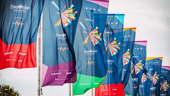 Eurovision-Flaggen vor der Ahoy Arena in Rotterdam. © NPO-NOS-Avrotros Foto: Nathan Reinds