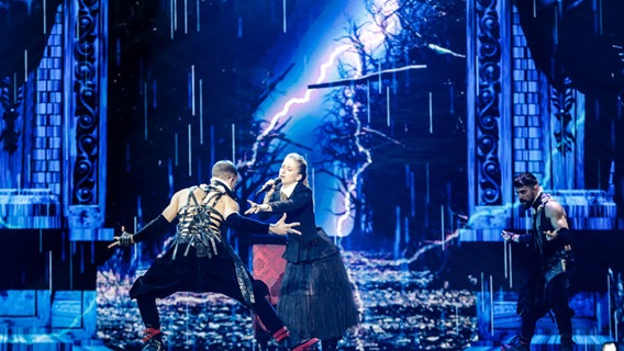 Für Rumänien steht Ester Peony mit "On A Sunday"  auf der ESC-Bühne 2019. © eurovision.tv Foto: Thomas Hanses